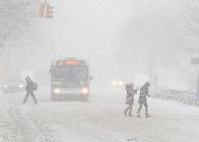 Tormenta de nieve desata su furia en Estados Unidos dejando tres muertos