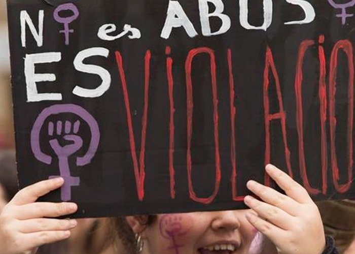 Tras las rejas cinco amigos en España acusados violadores en serie