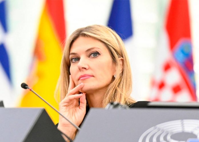 Parlamento Europeo destituye a Kaili como vicepresidenta por corrupción