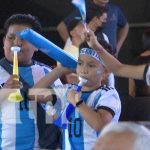 Familias de Nicaragua celebran la victoria de Argentina contra Francia