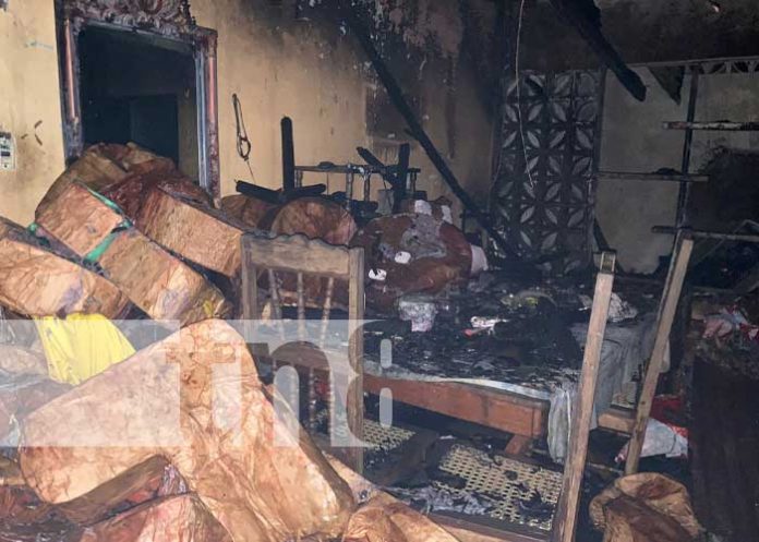 Foto: Incendio en un par de viviendas en Chinandega / TN8