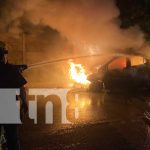 Foto: Incendio con un taxi en el sector del Memorial Sandino, Managua / TN8
