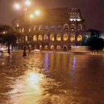 Fuerte tormenta deja "bajo agua" las calles de Roma causando caos