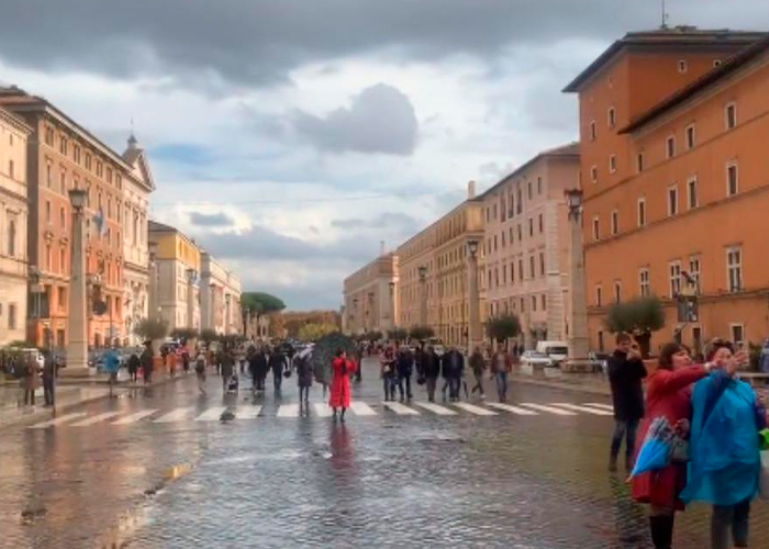 Fuerte tormenta deja "bajo agua"  las calles de Roma causando caos 