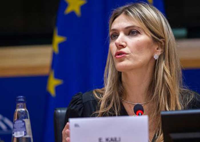 Suspenden a vicepresidenta Eva Kaili del Parlamento Europeo por corrupción