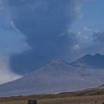 Elevan estado de alerta por actividad del volcán Láscar en Chile