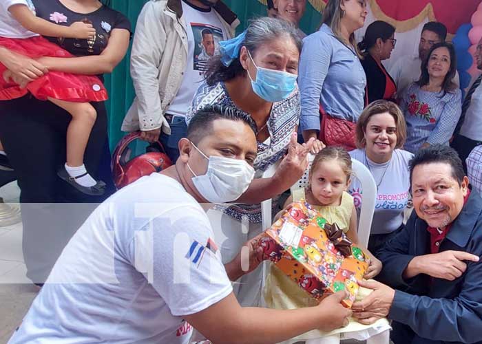 Niños de Matagalpa reciben sus juguetes navideños