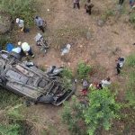 Dos migrantes pierden la vida al volcarse un camión en México