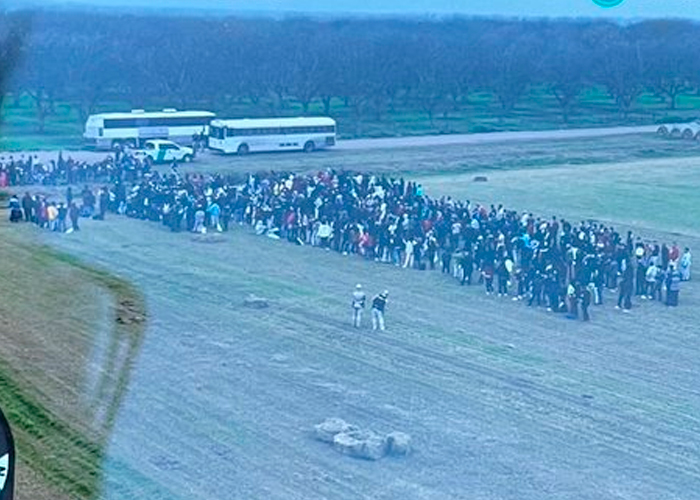 Más de mil migrantes fueron captados cruzando desde México hacia Texas