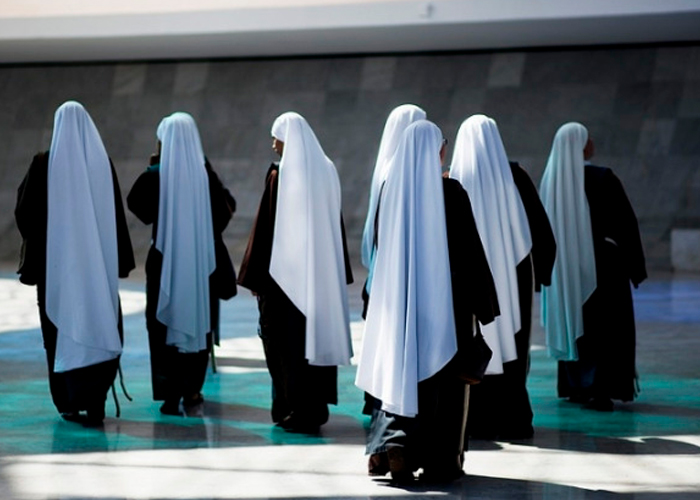 "En el nombre de Dios": Sacerdote cercano al Papa violó a más 20 monjas 