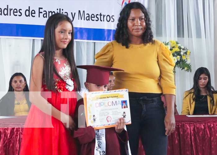 60 niños y niñas de educación inicial reciben certificado de egresados en Ocotal