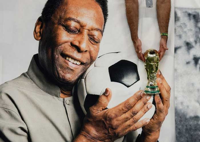 "Estoy fuerte, con mucha ilusión y sigo mi tratamiento como siempre", compartió Pelé