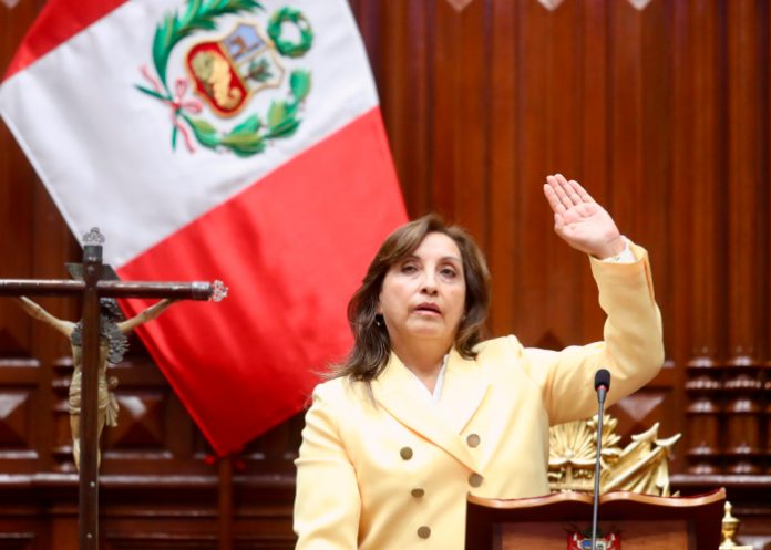 Dina Boluarte asume como nueva mandataria de Perú