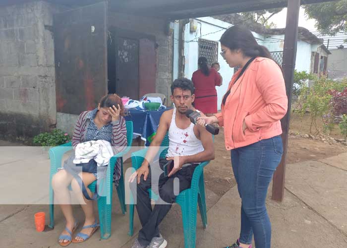 Foto: Accidente entre caponera y taxi deja a embarazada con lesiones en Managua / TN8