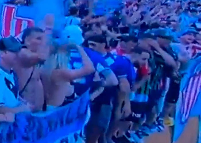 Hincha se peló los senos en pleno estadio tras la victoria de Argentina (Video)