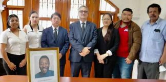 Delegación de Nicaragua firma libro de condolencias por Pelé