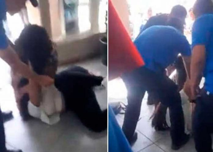 Mujer agarró a golpes a estilista porque no le gustó como le dejó las pestañas (Video)
