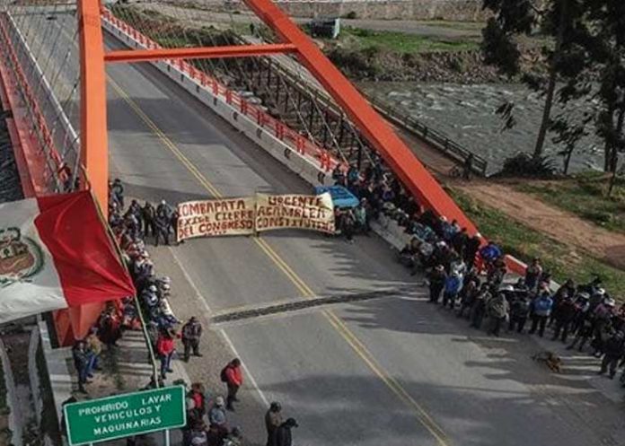 Ciudadanos mantiene el bloqueo en carreteras de Perú