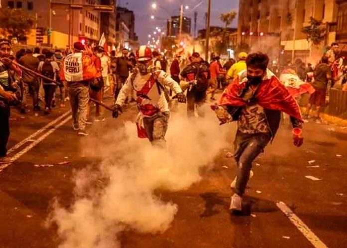 Protestas en Perú continúan en su sexto día consecutivo