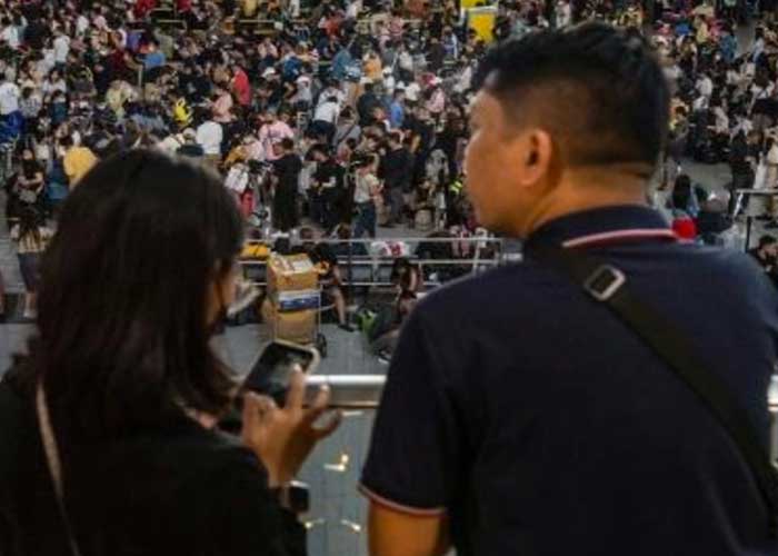 Filipinas: Miles de personas pasan Año Nuevo varados en aeropuertos