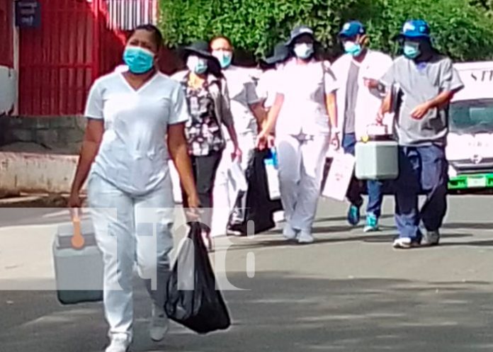 Brigadistas de la salud visitan el barrio Lomas de Guadalupe, Managua