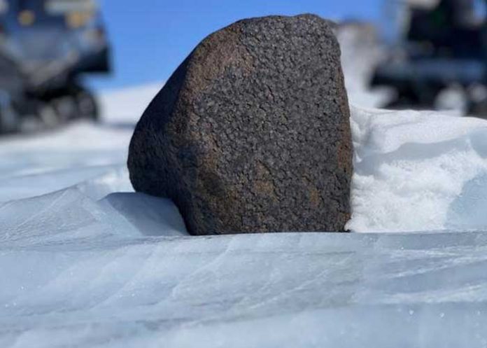 ¡Impresionante! Encuentran meteorito de casi 8 kilos en la Antártida