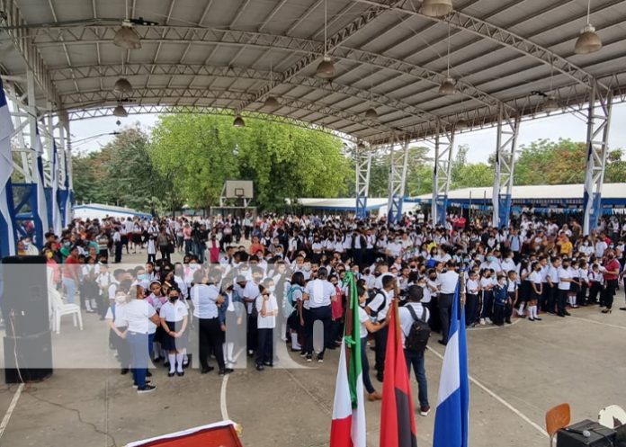 Compromisos, emociones y patriotismo: así inició el año escolar 2023 en Nicaragua