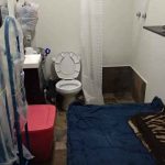 Se vuelve viral la renta de un baño como si fuera un apartamento en México