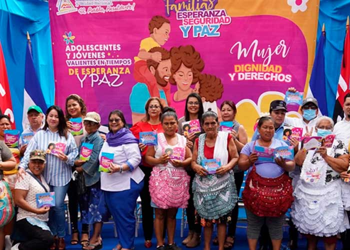 Presentan cartillas dirigidas a mujeres en el Mercado Oriental, Managua
