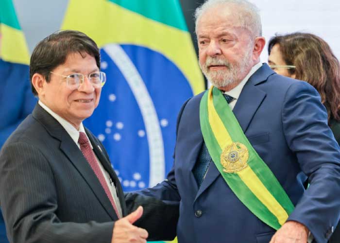 Canciller Denis Moncada saluda a presidente electo de Brasil, Cro. Luiz Inácio Lula da Silva