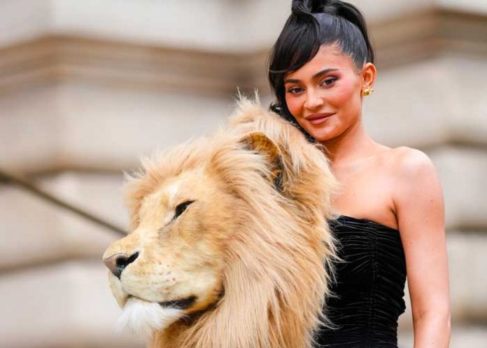 Kylie Jenner desata revuelo tras lucir una cabeza de león
