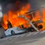 Autobús escolar arde en llamas y avanza sin control en Francia