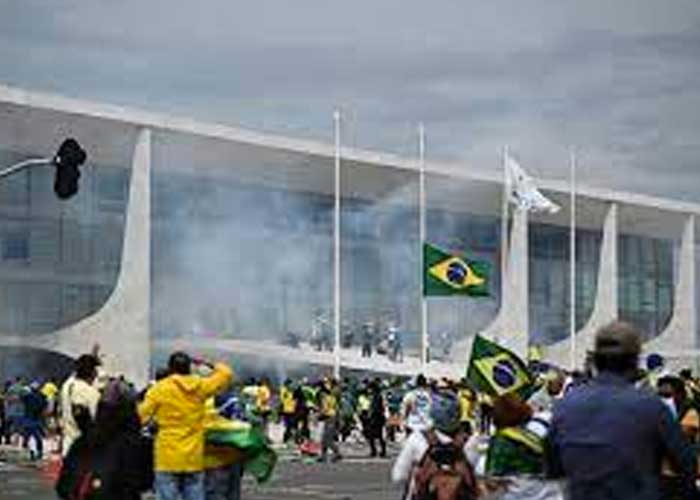 Presidente de Brasil decretó intervención policial ante ataques