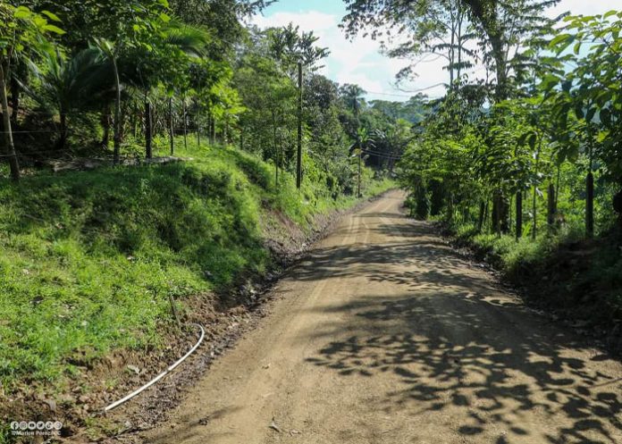 Rehabilitan carretera entre el barrio Denis Mendieta y Miguel Alvarado en Siuna