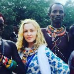 Madonna realiza extraño ritual junto a sus hijos en África (Video)