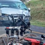 Dos motociclistas mueren al impactar contra un microbús en Morrito, Río San Juan