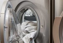 Niña de 3 años muere tras quedarse encerrada en una lavadora en Francia