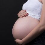 Insólito: Joven afirma fue embarazada por lo que ella denomina un espíritu