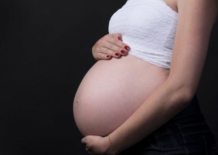 Insólito: Joven afirma fue embarazada por lo que ella denomina un espíritu