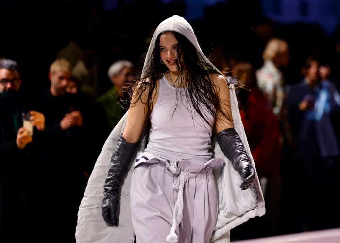 Rosalía abre el espectacular desfile de Louis Vuitton en parís