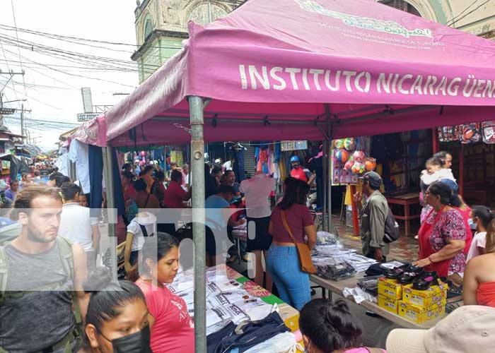 Mercado de Granada realiza feria "Ofertón Escolar"