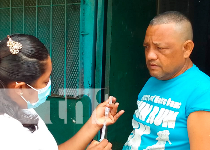 Brigadistas de la salud visitan el barrio Lomas de Guadalupe, Managua