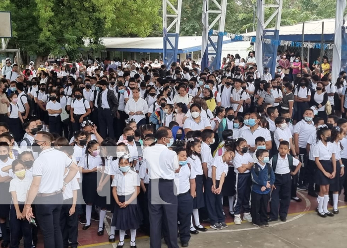 Compromisos, emociones y patriotismo: así inició el año escolar 2023 en Nicaragua