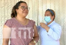 Familias del barrio Bóer en Managua, se siguen vacunando contra el COVID-19