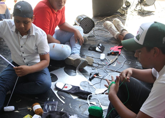 Realizan taller para la elaboración de títeres en León (Fotos)