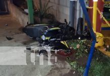 Foto: Se estrella en negocio de comida tras perder el control de la moto en Juigalpa / TN8