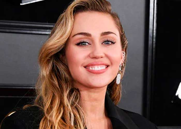 Miley Cyrus celebra bailando que "Flowers" es número 1 en tendencias