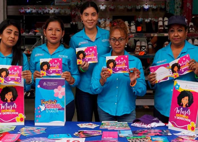 Presentan cartillas dirigidas a mujeres en el Mercado Oriental, Managua