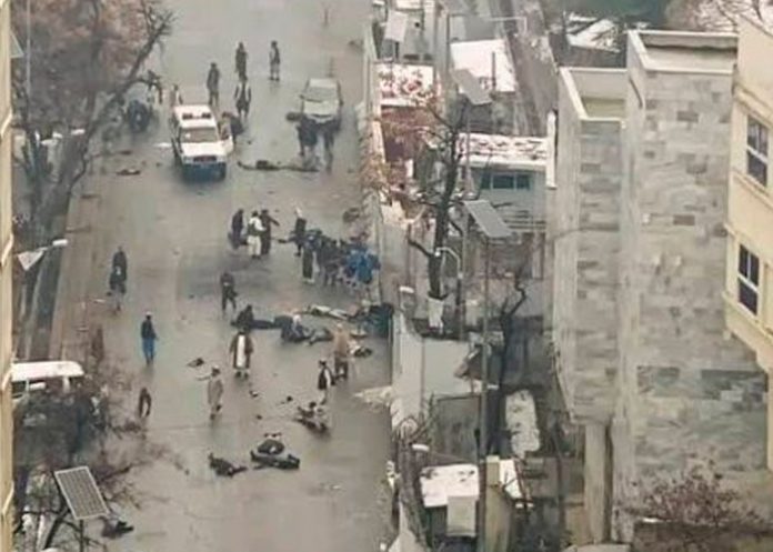 Sangriento ataque frente a la Cancillería de Kabul dejó 20 muertos
