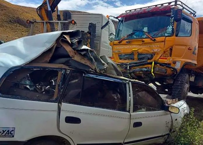 Una pareja y sus 3 hijos murieron en un aparatoso accidente en Bolivia